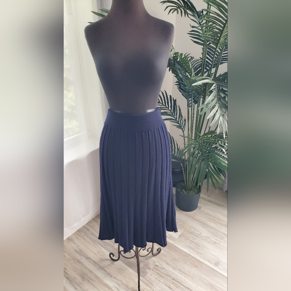 100% Merino Wool J. Crew Navy A-Line Skirt Sz M